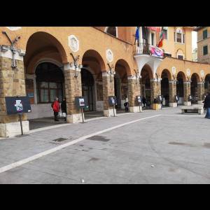 piazza sempione con i lavori esposti