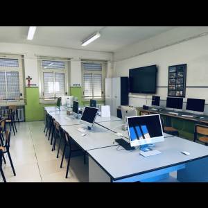 il laboratorio e l'isola centrale con i computer